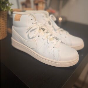 Nike White Comfort Insole Sneakers
